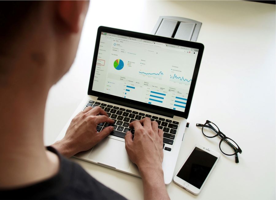 Time and Attendance Tracking: Cornerstone vs BambooHR